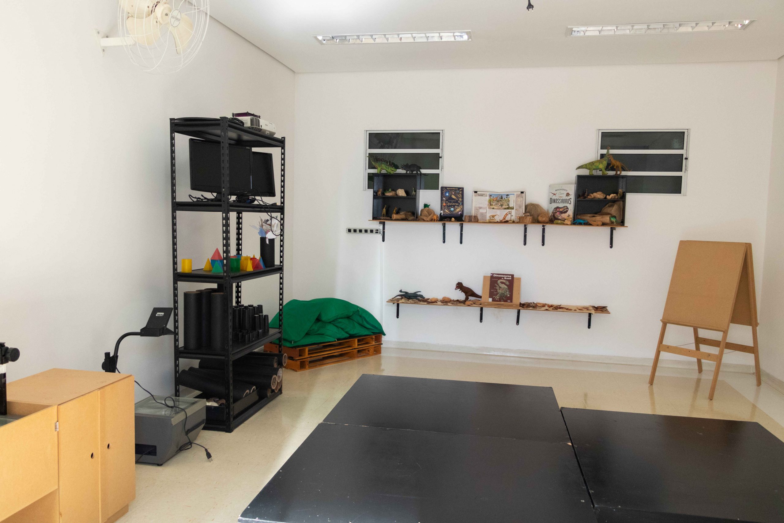 Technology workshop with cutting-edge equipment