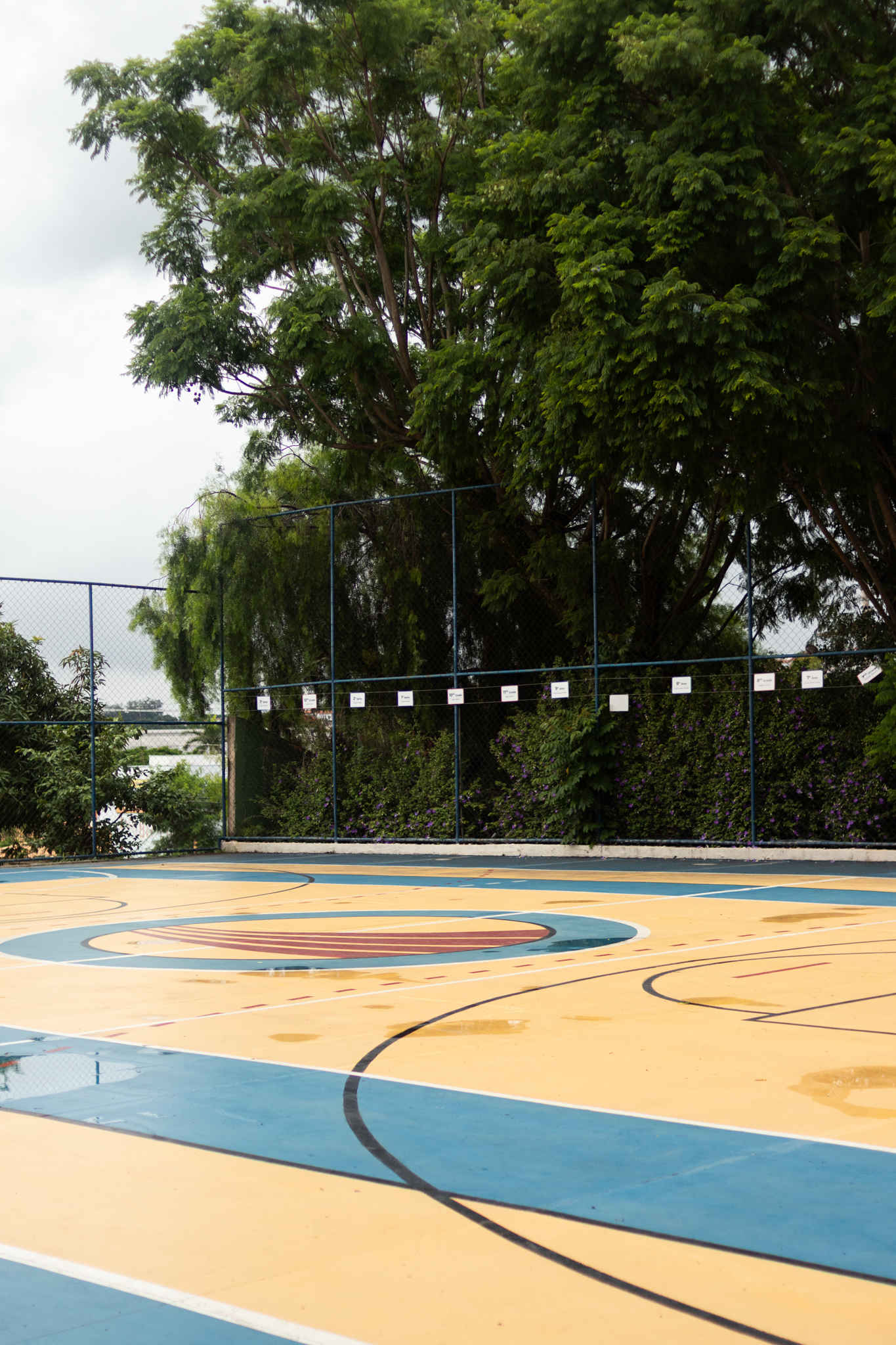 Open-air multi-sports court