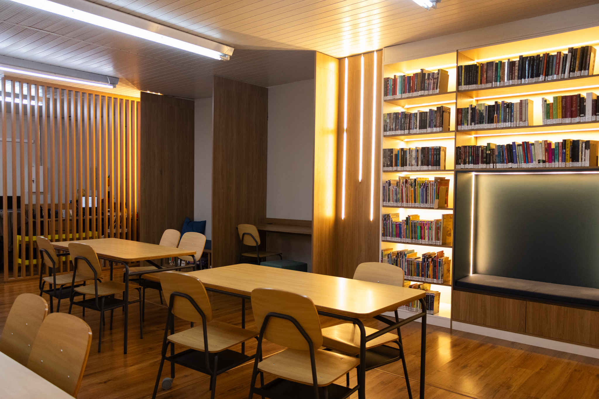 Reading tables in the Learning and Information Center