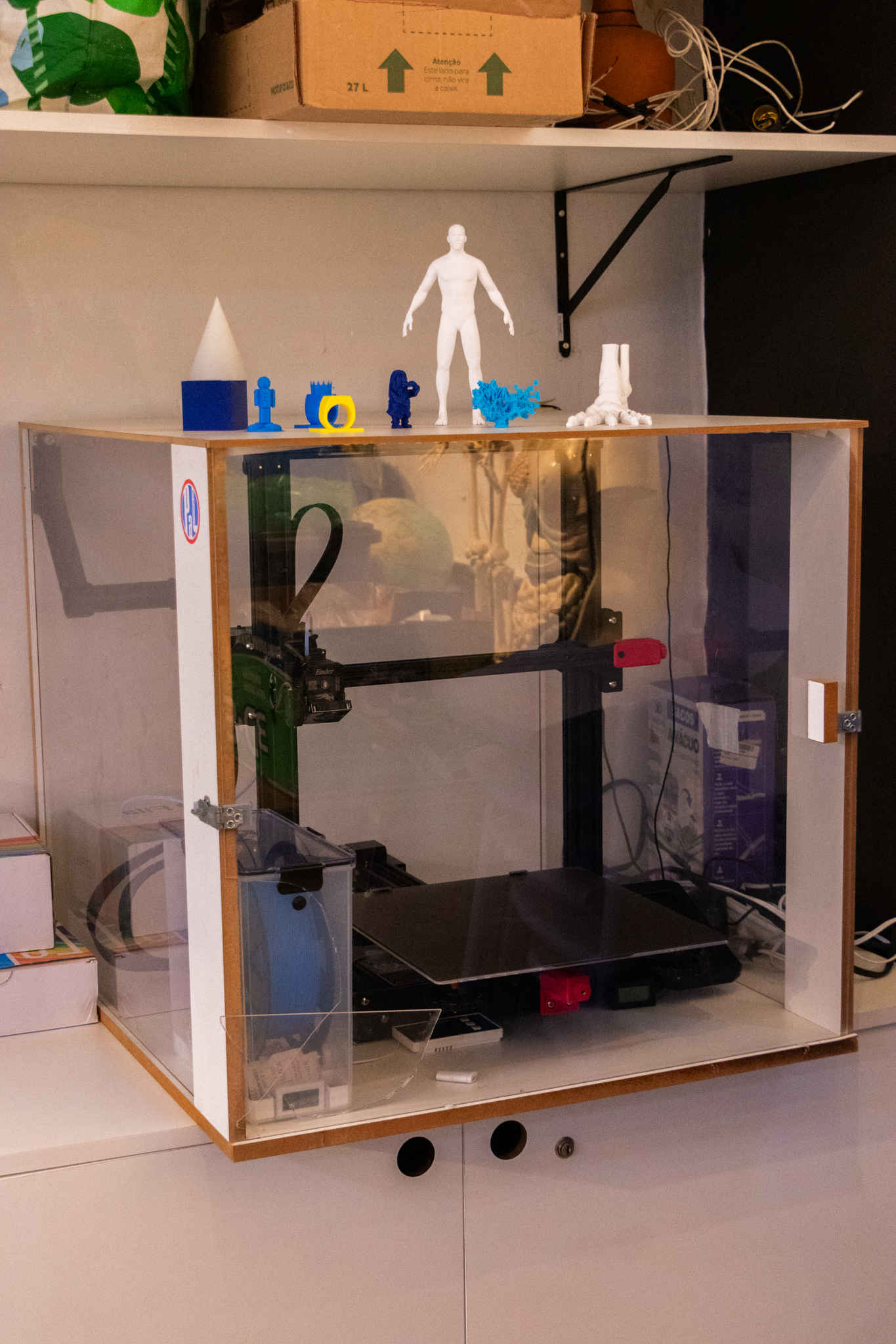 Impressora 3D em detalhes para criação de projetos tecnológicos